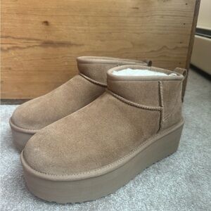 UGG Classic Ultra Mini Platform Never Been Worn